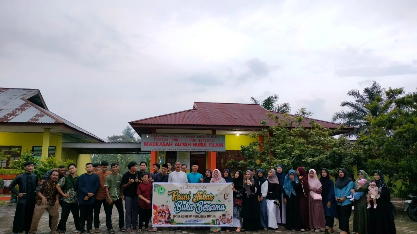 Silaturahmi sekaligus buka bersama Alumni MANIS. 